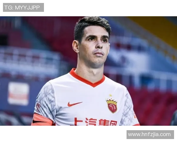 足球明星首次见到自己雕像感动落泪瞬间引发球迷热议与感慨